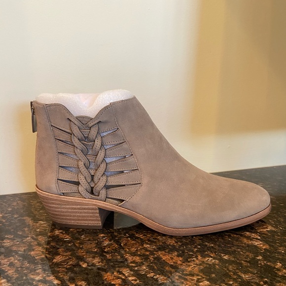 Vince Camuto Prestetta True Suede Bootie 8M - Picture 9 of 11